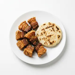 Chicharrón Con Arepa