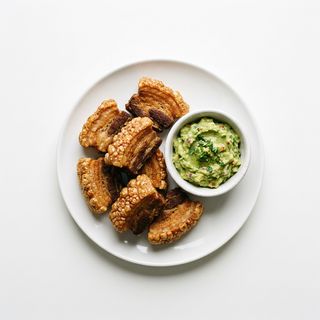 Torreznos con Guacamole