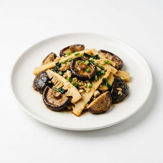 Bambú Y Setas Salteadas