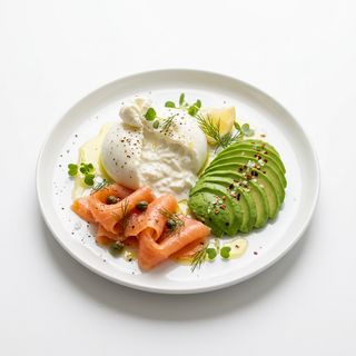 Burrata Con Aguacate Y Salmón