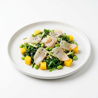 Ensalada De Wakame Con Mango Y Pez Escolar