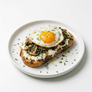 Tostada De Queso Burrata, Setas y Huevo