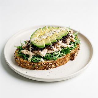Tosta De Pollo Y Aguacate