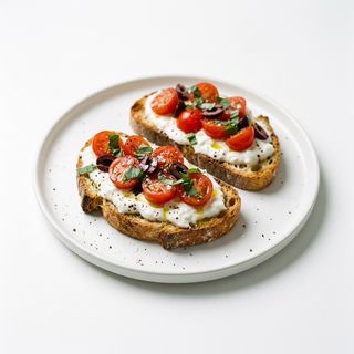 Bruschetta Con Stracciatella Cherry Y Aceitunas