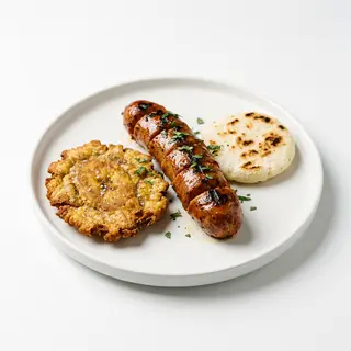 Chorizo Con Patacón Y Arepa