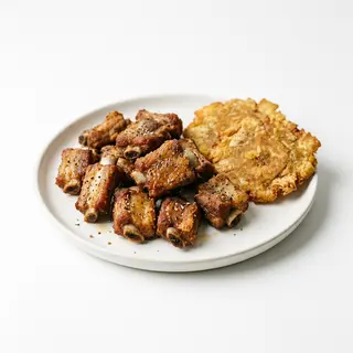 Costillejas De Cerdo Fritas Con Patacón