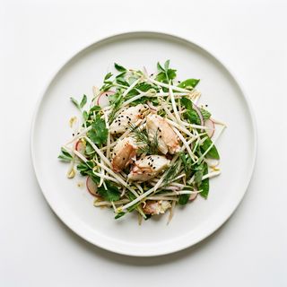 Ensalada con brotes de soja con carne de cangrejo