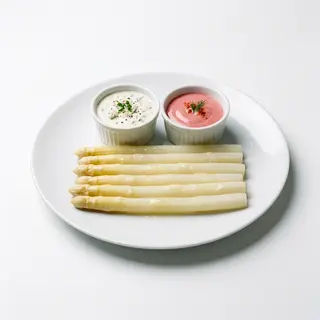 Espárragos dos salsas
