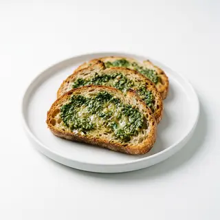 Pan de ajo al pesto