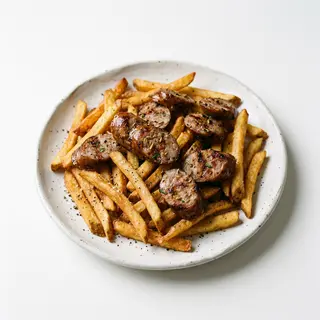 Patate fritte con salsiccia