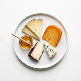 Tavola Degustazione Di Formaggi Misti Con Miele