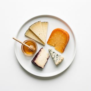 Tavola Degustazione Di Formaggi Misti Con Miele
