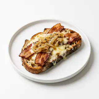 Torrada De Beicon Con Queso Y Cebolla