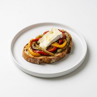 Tostada De Escalivada Con Queso Brie