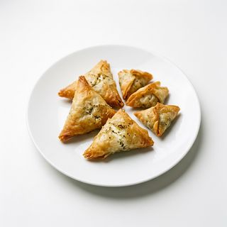 Briwat O Sambosas De Queso Fresco (Ración)
