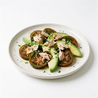 Ensalada De Kumato Y Aguacate