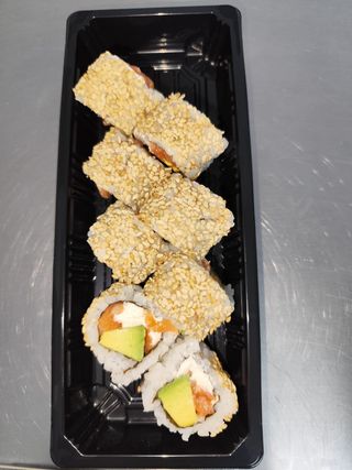 25. Uramaki Califórnia com Queijo