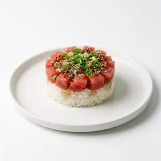 181. Tartare tonno con riso sotto
