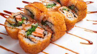 266. Uramaki fritto con salmone 8 pezzi