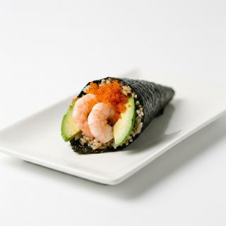 Temaki Langostinos Cocidos Con Aguacate Y Tobico