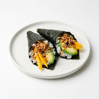 Temaki De Aguacate Con Mango Y Cebolla Frita (1Uds.)