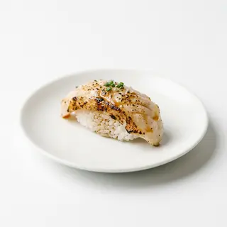 N11. Nigiri Flameado De Pez Mantequilla (3 Uds.)