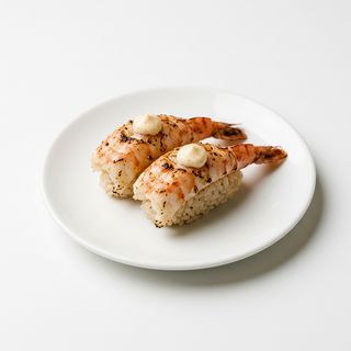 64 Nigiri flameado de gambas con mayonesa (2 uds.)