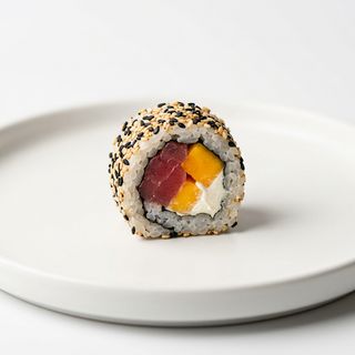 Atún Con Mango Roll