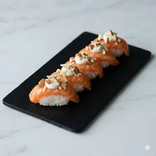 Nigiri De Salmón Flambeado Con Almendras (2 Uds.)