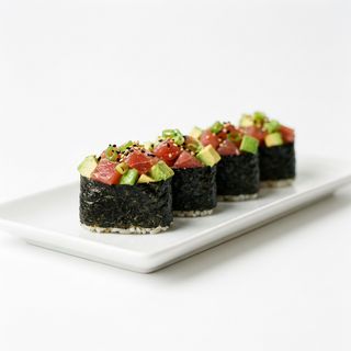 91. Gunkan Atún Con Aguacate (4 Uds.)