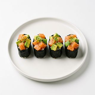 90. Gunkan Salmón Con Aguacate (4 Uds.)