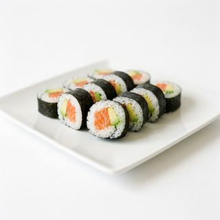 Maki De Salmón Y Aguacate (3 Uds.)