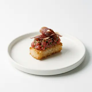 Niguiri Crujiente Con Tartar De Atún Rojo Y Cecina De León (Ud.)