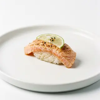 Niguiri Salmón Flambeado Con Lima (Ud.)