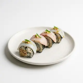 Roll De Calamar Con Topping De Pez Limón (4 Uds.)