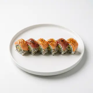 Urumaki De Atún Y Salmón Flambeados