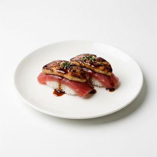 Nigiri De Atún Y Foie (2 Pzs.)