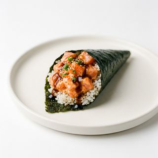 Temaki De Salmón Picante (1 Pza.)