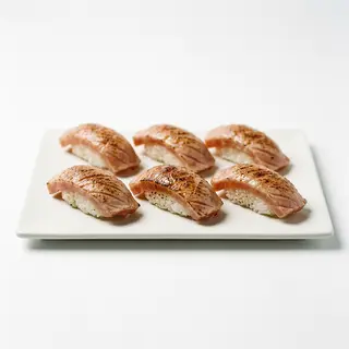 N10. Nigiri Flameado De Atún (3 Uds.)