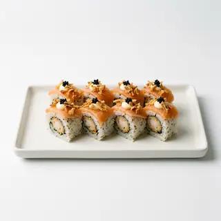 A18. Uramaki Tempura De Langostinos Con Salmón Ahumado (8 Uds.)