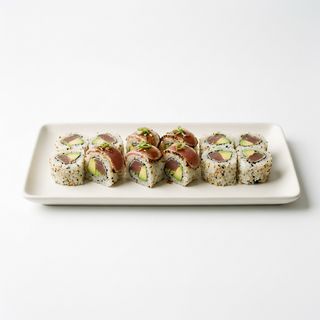 Uramaki Tataki de Atún y Aguacate (10 uds.)