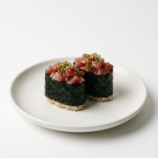 G10. Gunkan maguro