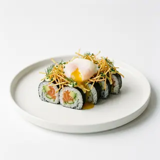 G403 Maki especial de salmón, huevo escalfado y crujientes de patata