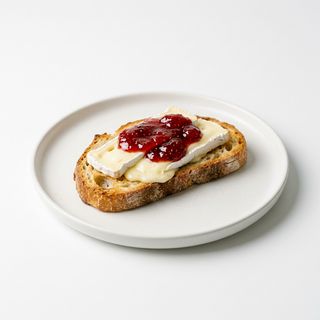Tosta De Queso Brie Con Mermelada (Tapa)