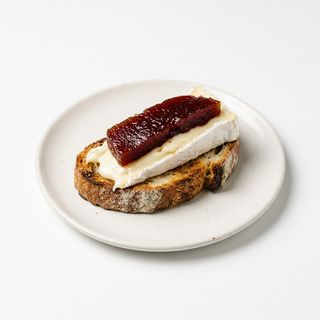 Tosta De Queso Brie Con Membrillo (Tapa)