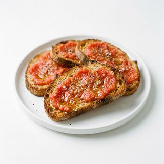 Tapa De Pan Con Tomate