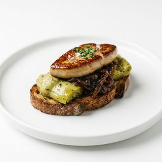 Tosta De Alcachofas En Escabeche Con Cebolla Y Foie (Tapa)
