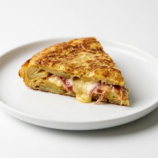 Pincho De Tortilla Rellena De Jamón Y Queso