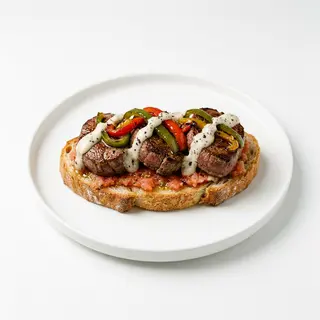 Tosta De Solomillo Con Mayonesa De Trufa