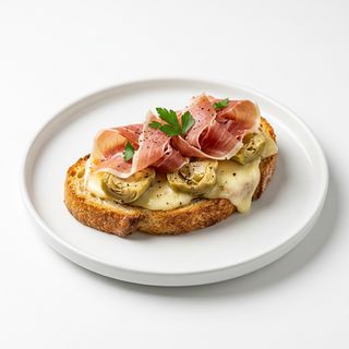 Tosta De Alcachofas En Escabeche Con Brie Y Jamón (Tapa)